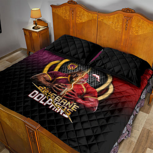 Brisbane Broncos vs Dolphins Fusion Quilt Bed Set Hybrid Mascot Lightning Graphic With Hexagon Honeycomb