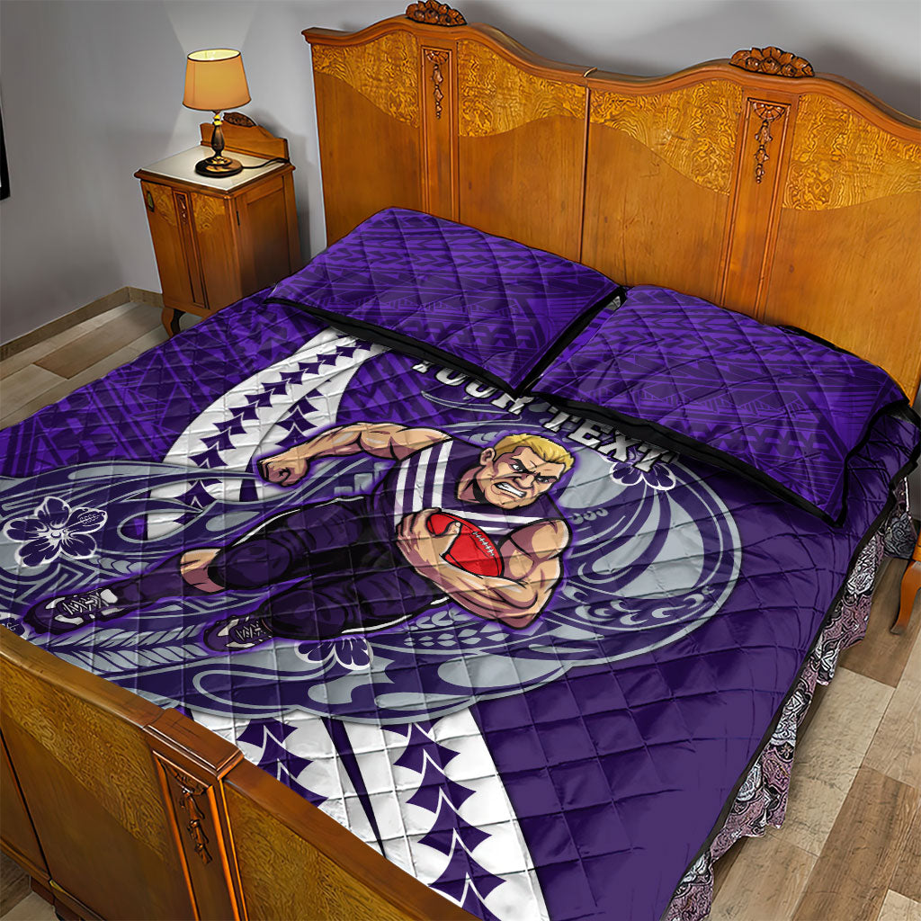 Personalized Fremantle Dockers Quilt Bed Set Polynesian Tribal Freo Mascot With Hibiscus Floral Art