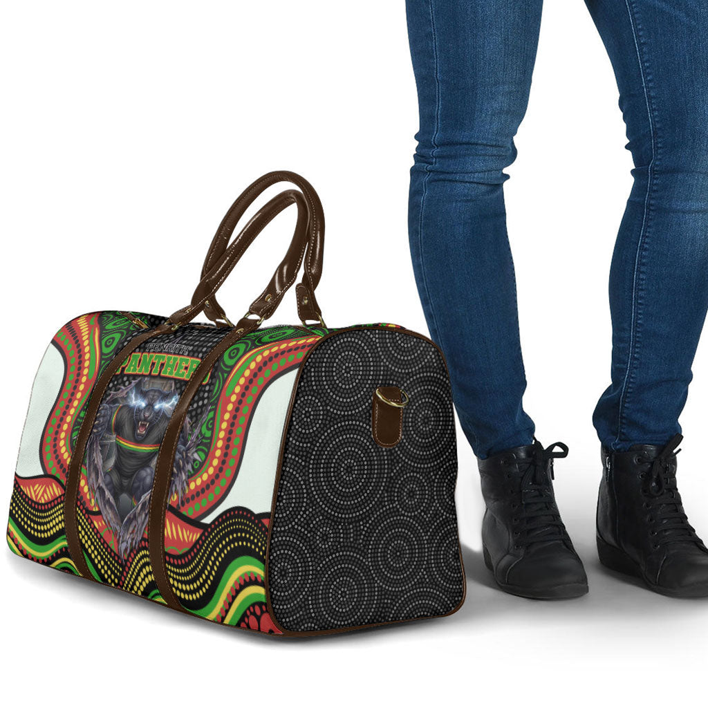 Penrith Panthers Travel Bag The Scream of Lightning Eyes - Indigenous Dot Ripping Effect
