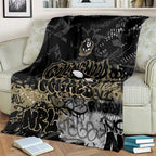 Collingwood Magpies Blanket Urban Graffiti Street Art - Bold Abstract Spray Paint