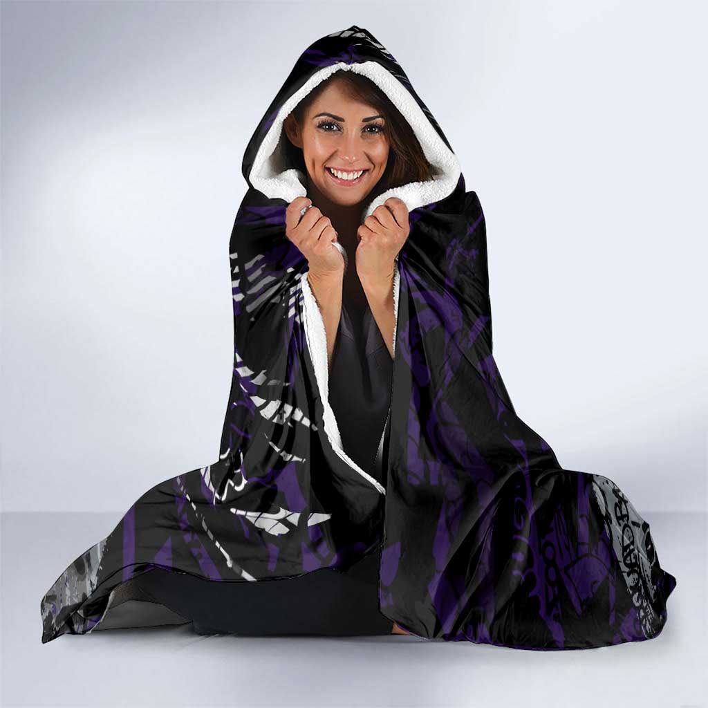 Fremantle Dockers Hooded Blanket Urban Graffiti Street Art - Bold Abstract Spray Paint