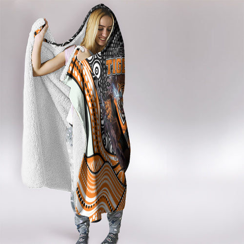 Wests Tigers Hooded Blanket The Scream of Lightning Eyes - Indigenous Dot Ripping Effect