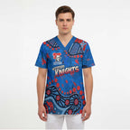 Personalized New Zealand Warriors Scrub Top Aboriginal Pattern with Graffiti Style Design