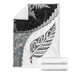 paua-shell-maori-silver-fern-premium-blanket-white