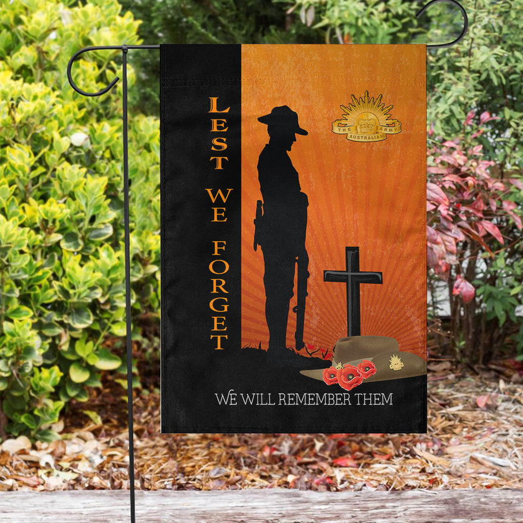 vibe-hoodie-flag-custom-anzac-day-lest-we-forget-soldier-standing-guard-flag