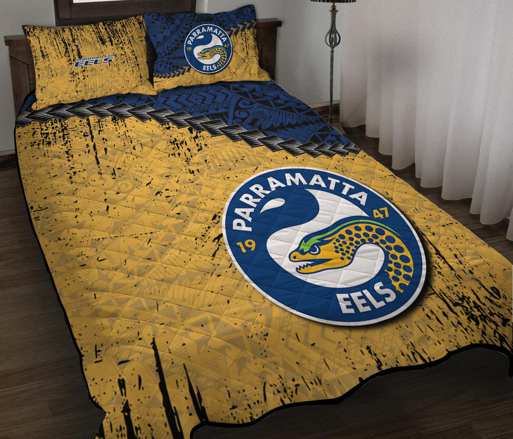 parramatta-eels-quilt-bed-set-grunge-polynesian-tattoo-nrl