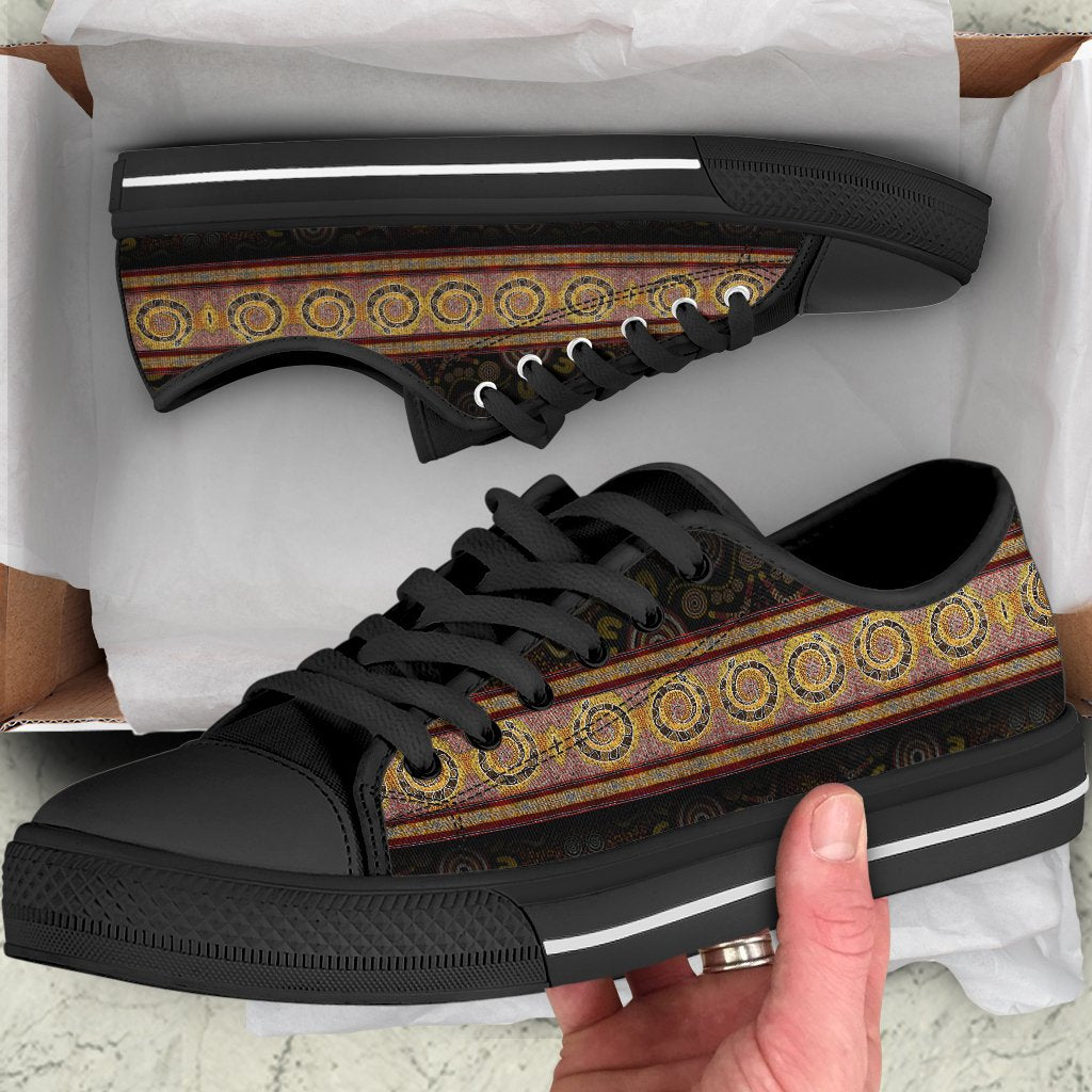 low-top-snake-dot-panting-art