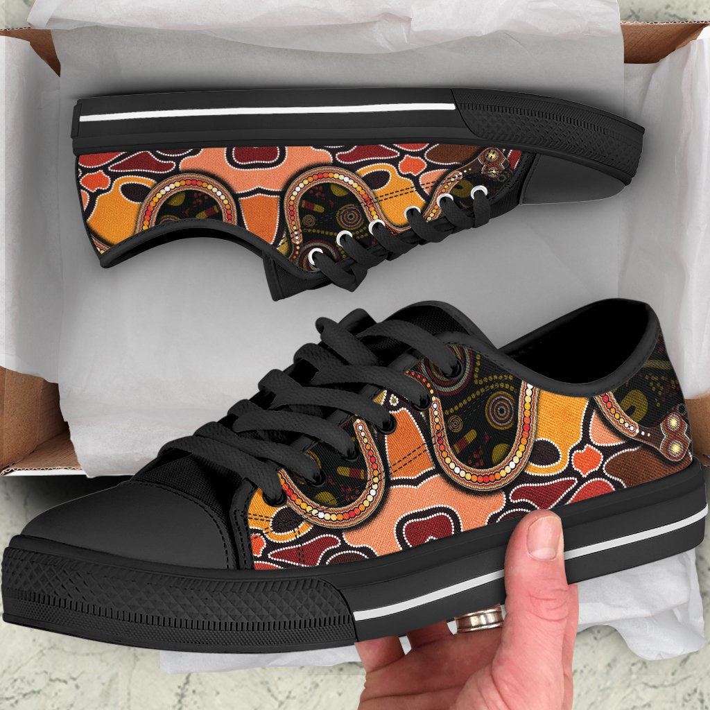 low-top-shoes-aboriginal-snake-with-dot-painting