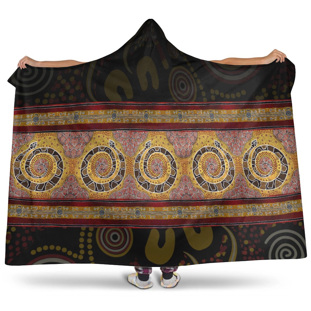 hooded-blanket-snake-dot-panting-art