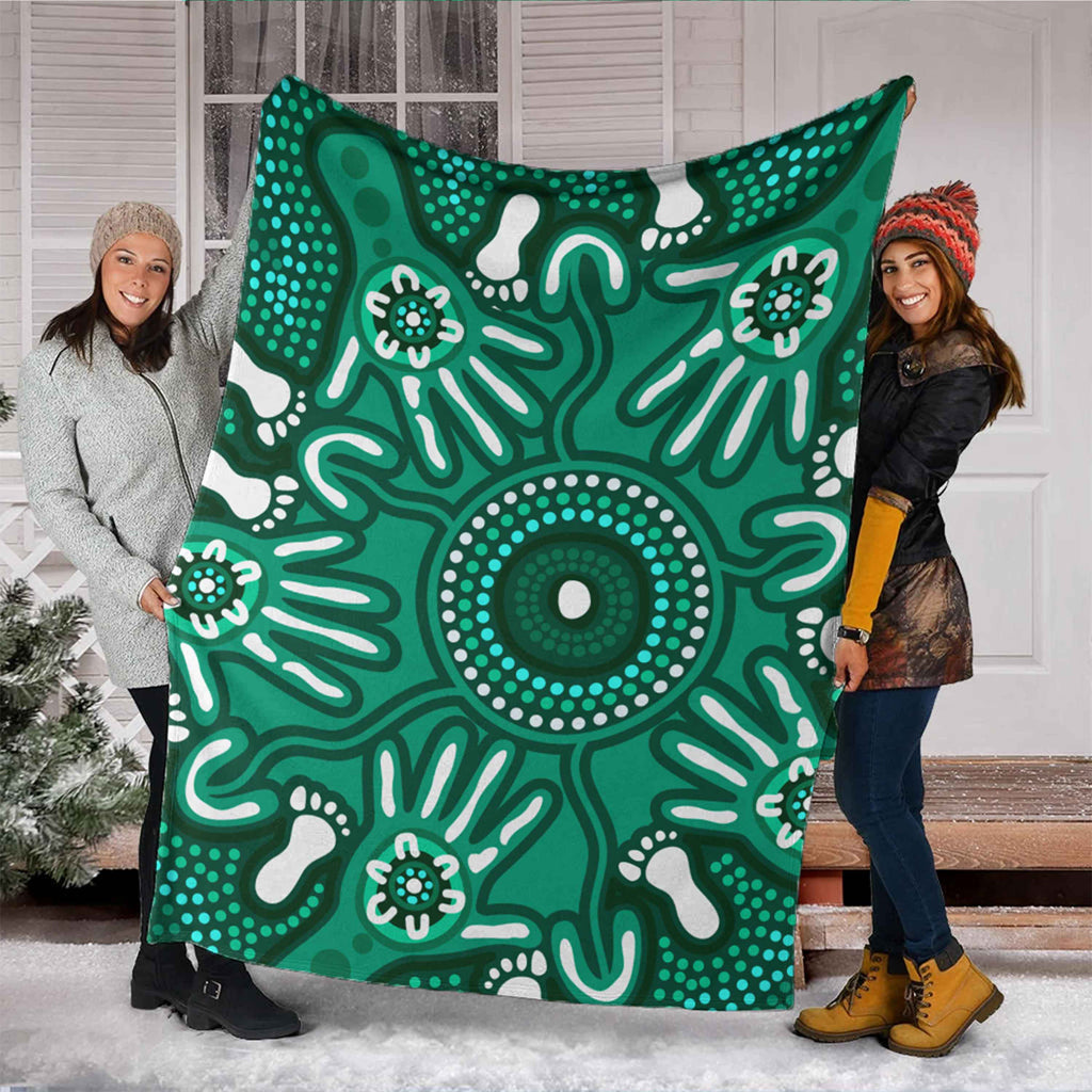 australia-aboriginal-inspired-blanket-green-aboriginal-hand-print-artwork