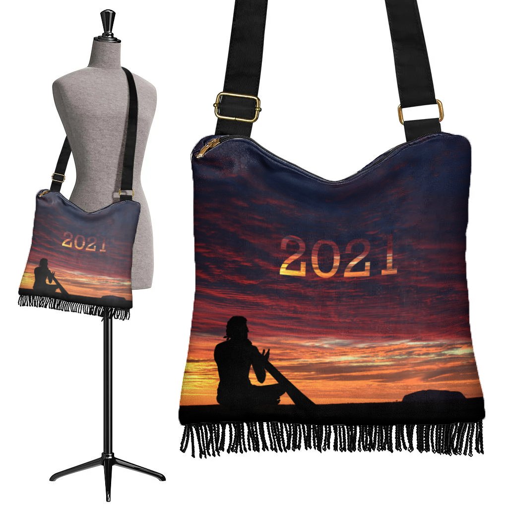 boho-handbag-uluru-sky-view-2021