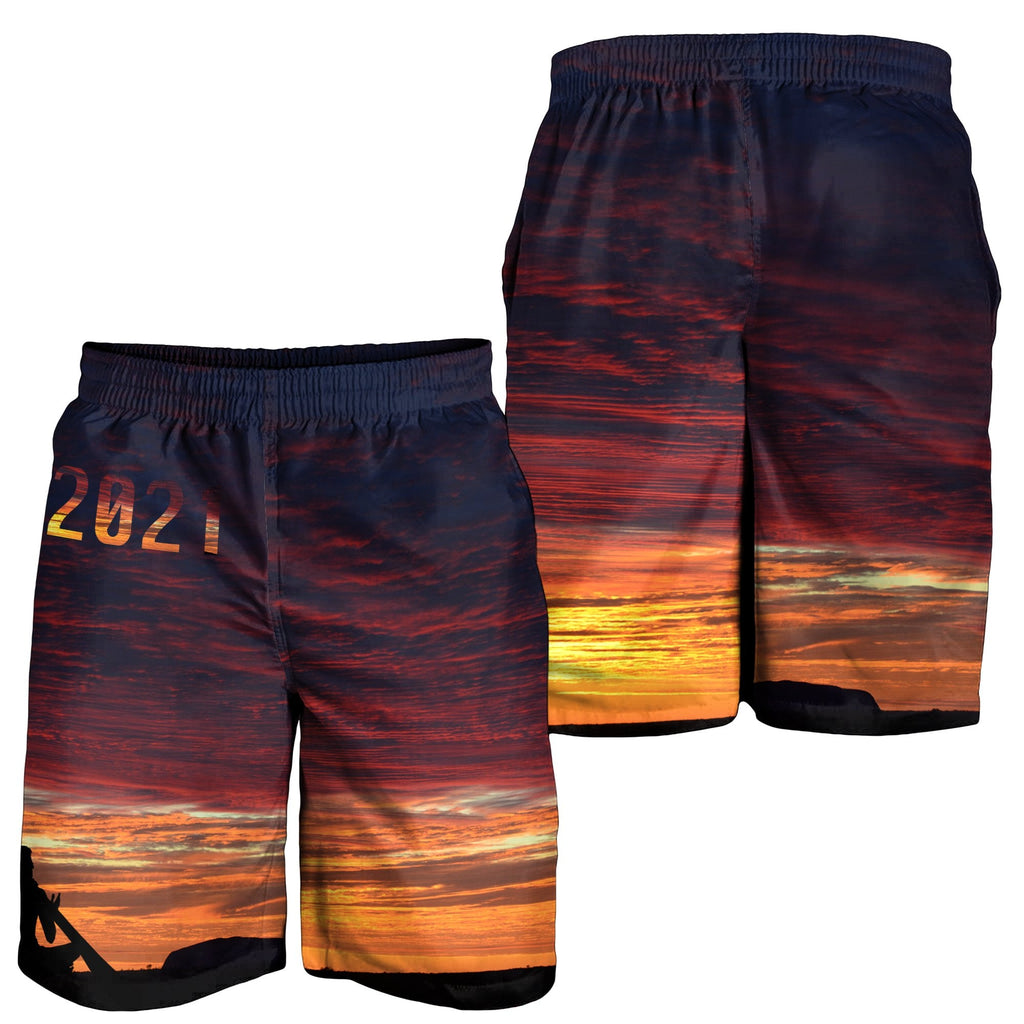 men-short-uluru-sky-view-2021