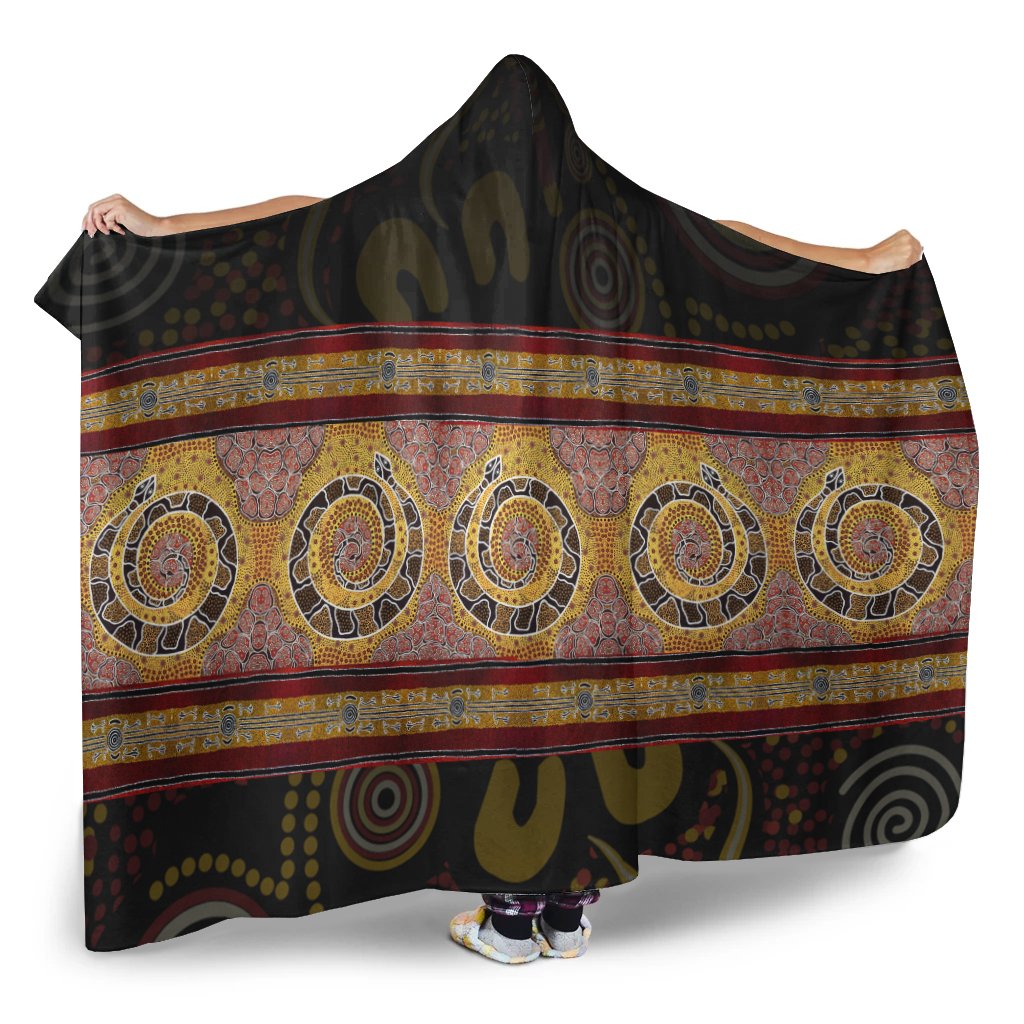 hooded-blanket-snake-dot-panting-art