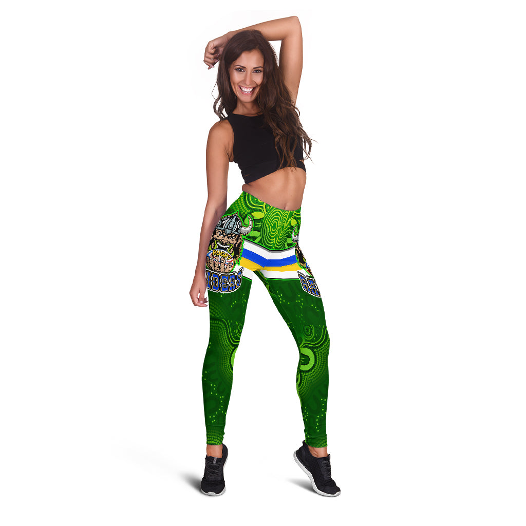 raiders-rugby-leggings-raiders-holding-ball-in-hand-with-dot-art-aboriginal-background-leggings