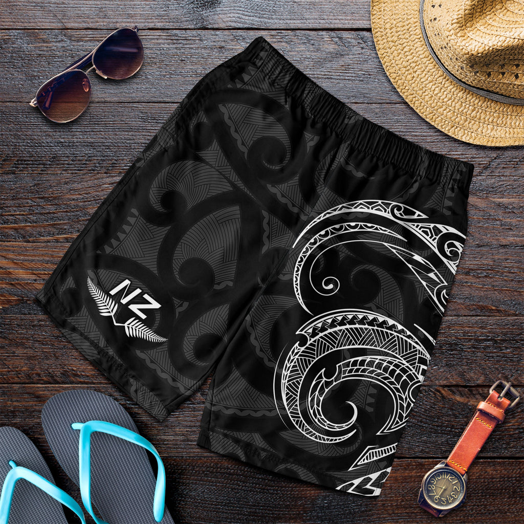 aotearoa-maori-men-shorts-hei-tiki-and-fern