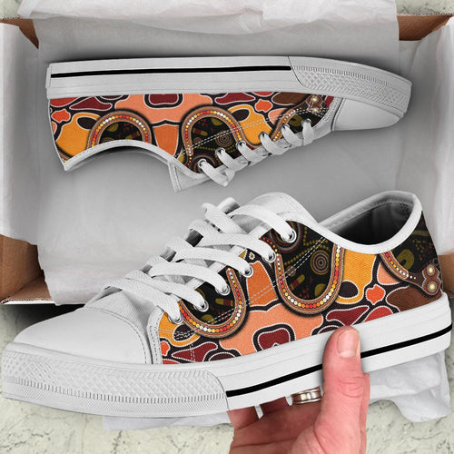 low-top-shoes-aboriginal-snake-with-dot-painting