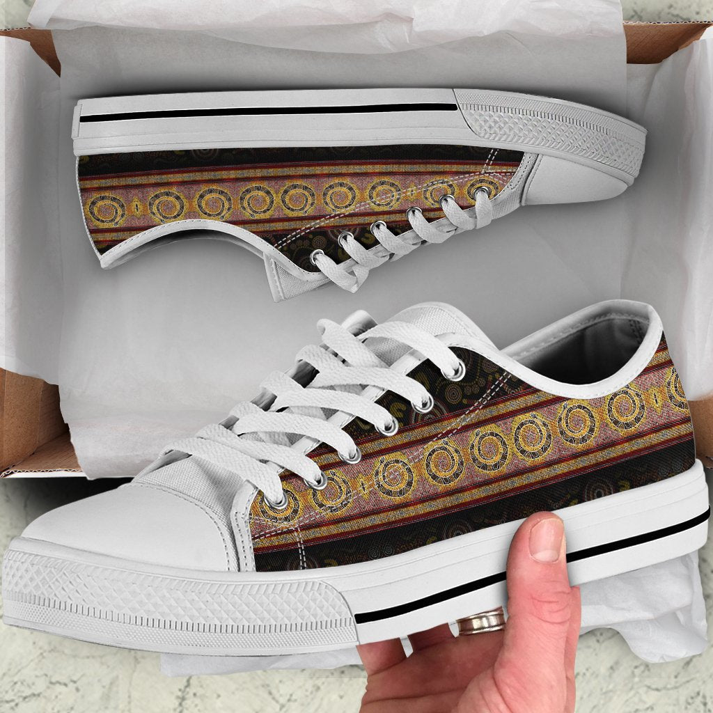 low-top-snake-dot-panting-art