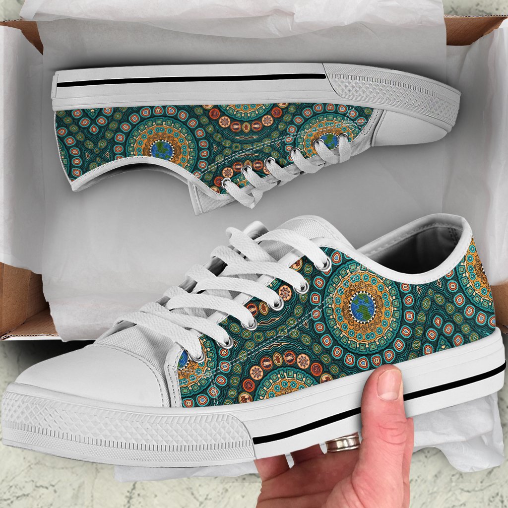 low-top-shoe-aboriginal-green-dot-painting-with-earth