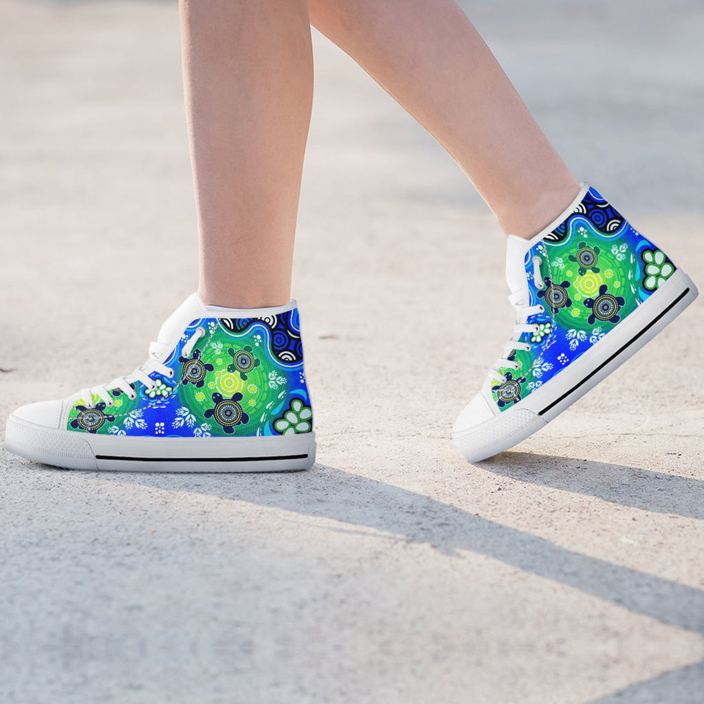 high-top-australia-turtle-blue-sea