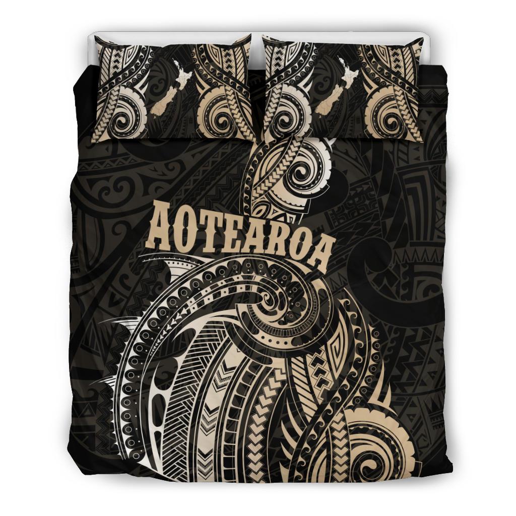 maori-tattoo-with-map-new-zealand-bedding-set