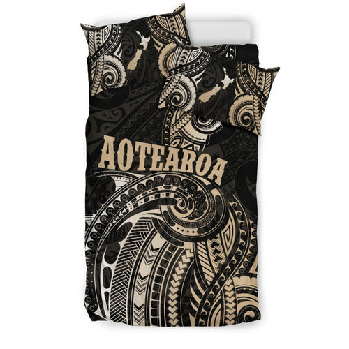 maori-tattoo-with-map-new-zealand-bedding-set