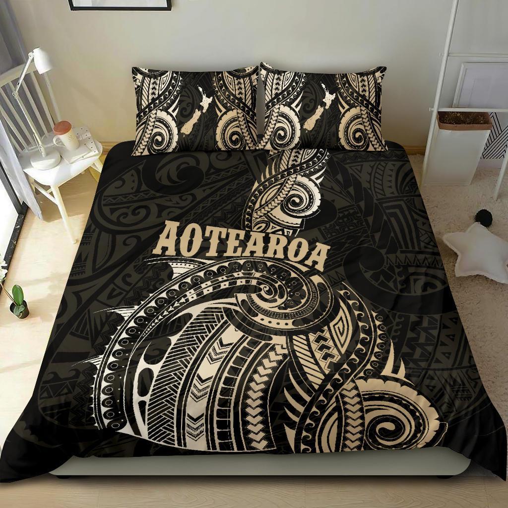 maori-tattoo-with-map-new-zealand-bedding-set