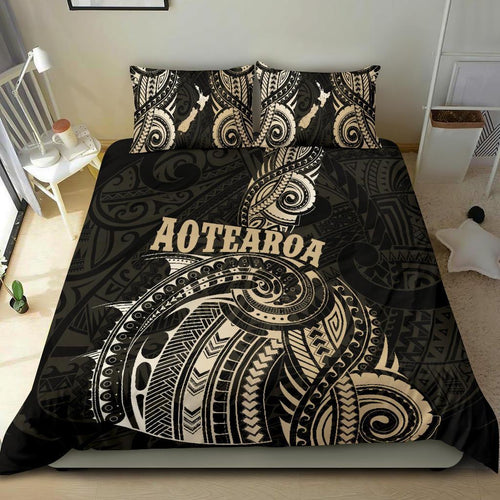 maori-tattoo-with-map-new-zealand-bedding-set