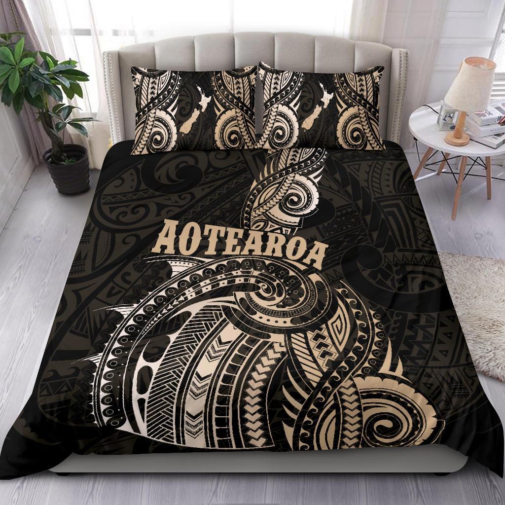 maori-tattoo-with-map-new-zealand-bedding-set