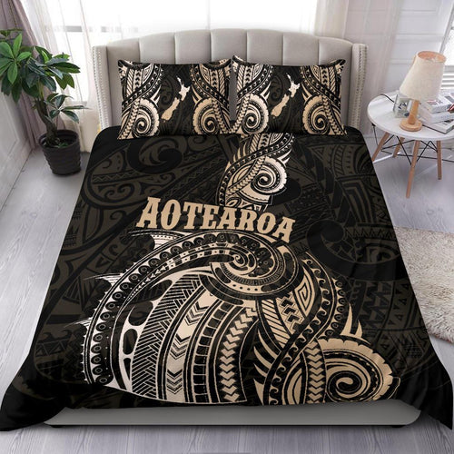 maori-tattoo-with-map-new-zealand-bedding-set