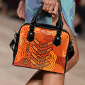 Aboriginal Personalised Shoulder Handbag - Aboriginal Boomerangs And Dot Circle - Vibe Hoodie
