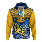 custom-text-and-number-parramatta-rugby-2023-hoodie-go-eels-polynesian-mix-indigenous-art