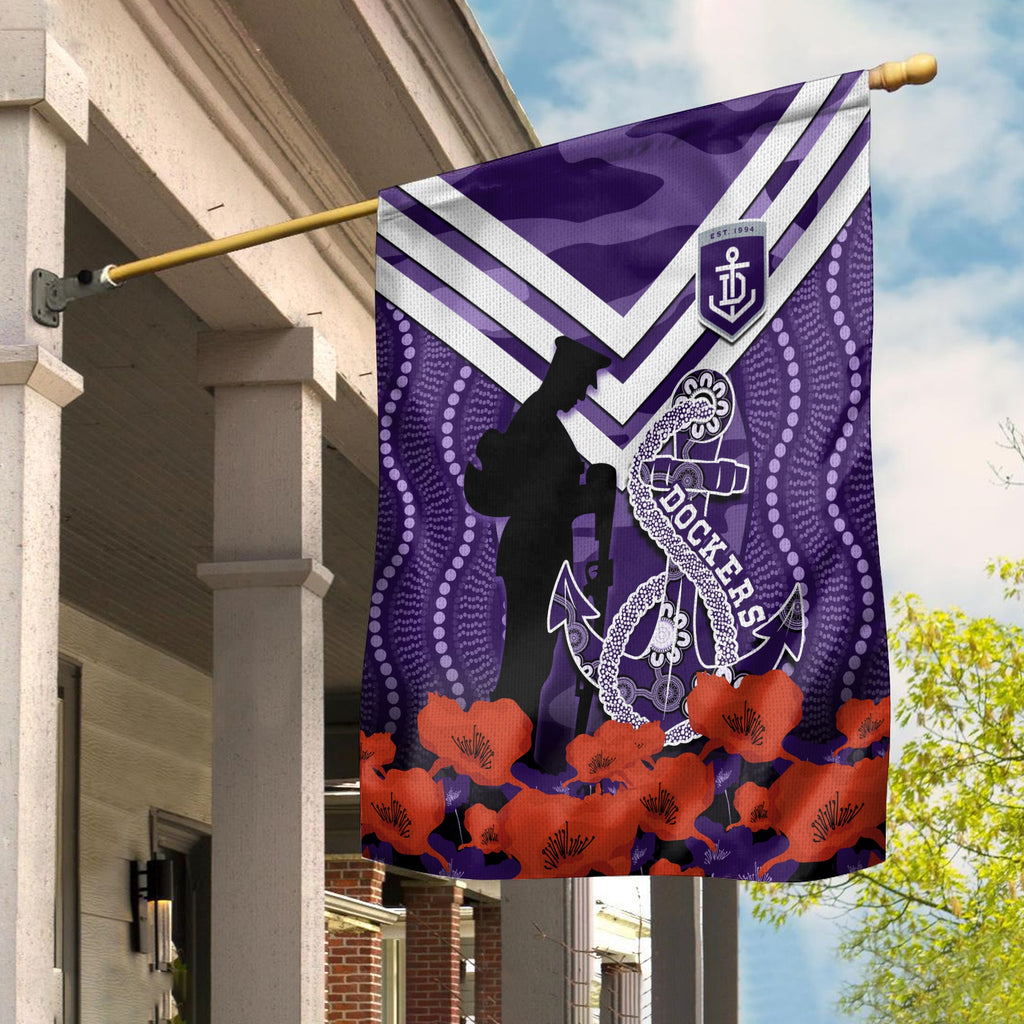 dockers-football-anzac-2023-flag-aboriginal-mix-poppy-camouflage