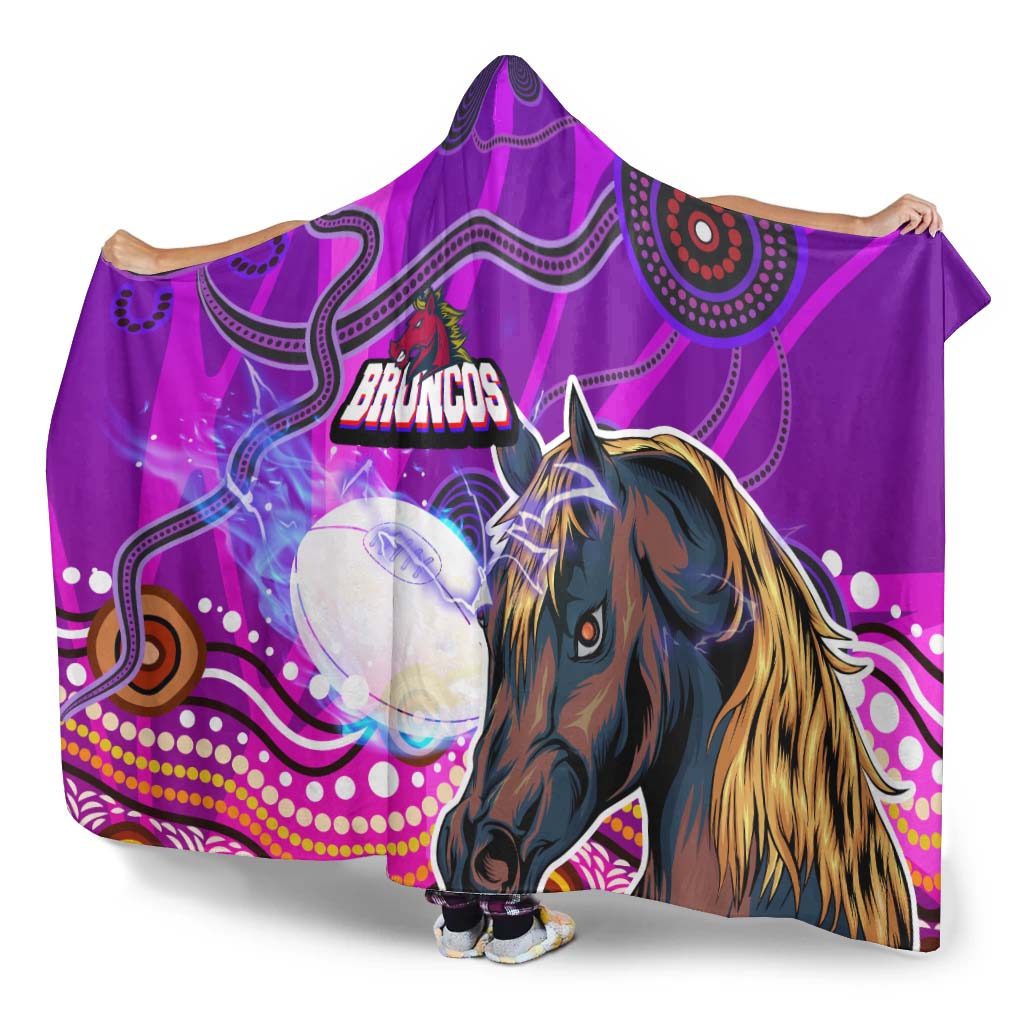 broncos-rugby-hooded-blanket-custom-broncos-horse-rugby-with-aboriginal-low-poly-style-hooded-blanket