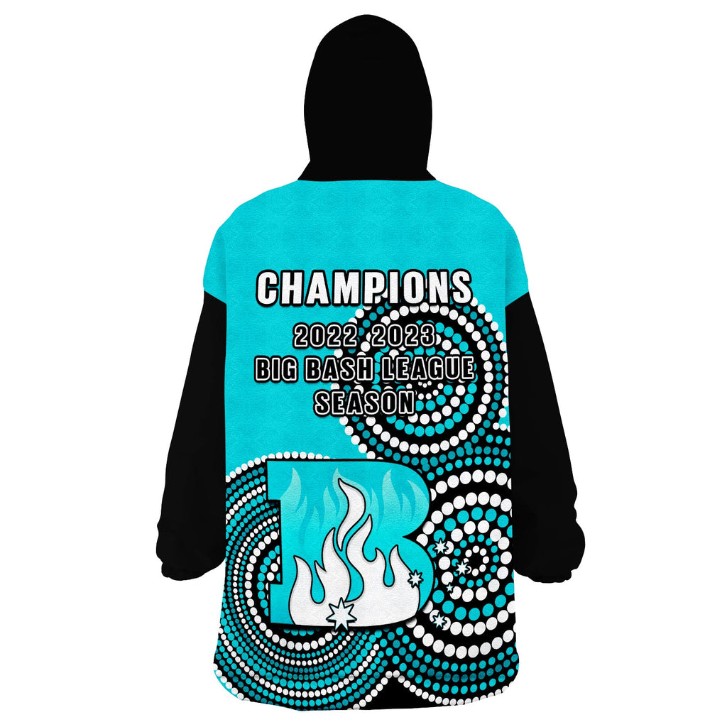 brisbane-heat-cricket-wearable-blanket-hoodie-champions-bbl12-proud-indigenous-art