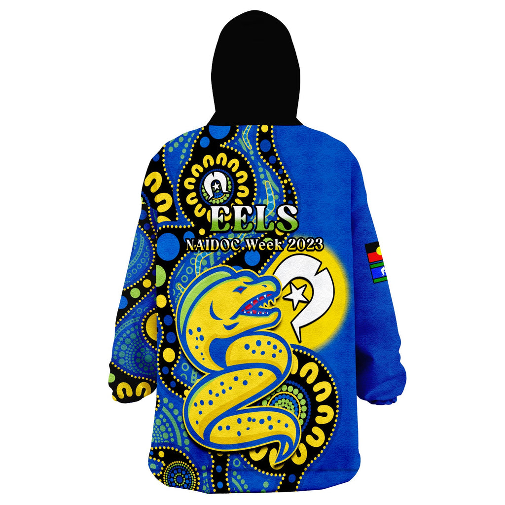 eels-rugby-naidoc-2023-wearable-blanket-hoodie-for-our-elders-aboriginal