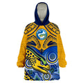 custom-text-and-number-parramatta-rugby-2023-wearable-blanket-hoodie-go-eels-polynesian-mix-indigenous-art