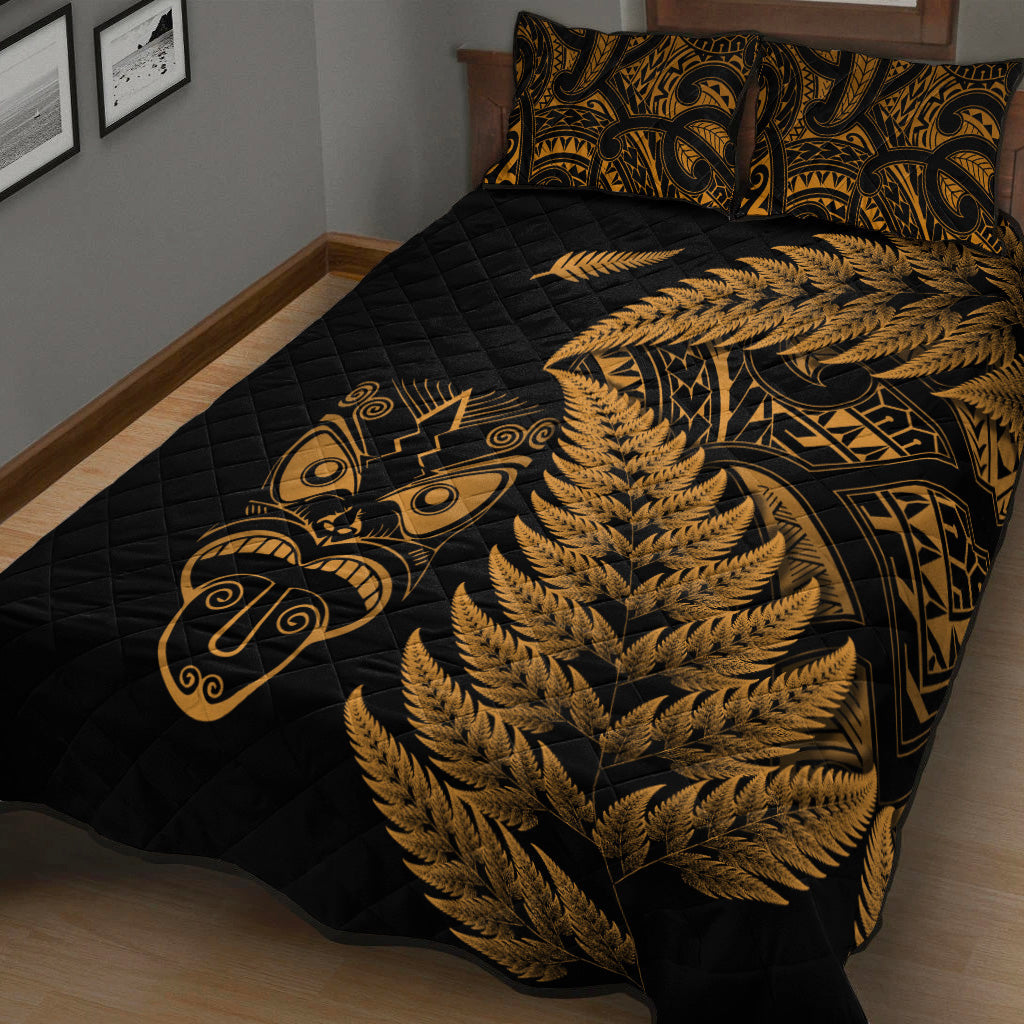 new-zealand-haka-rugby-maori-quilt-bed-set-silver-fern-vibes-gold