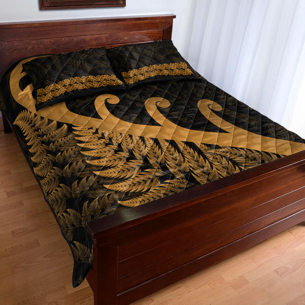 new-zealand-rugby-maori-quilt-bed-set-silver-fern-koru-vibes-gold