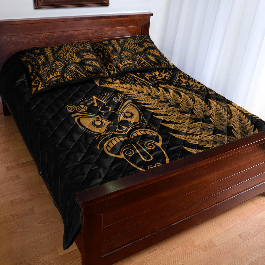 new-zealand-haka-rugby-maori-quilt-bed-set-silver-fern-vibes-gold