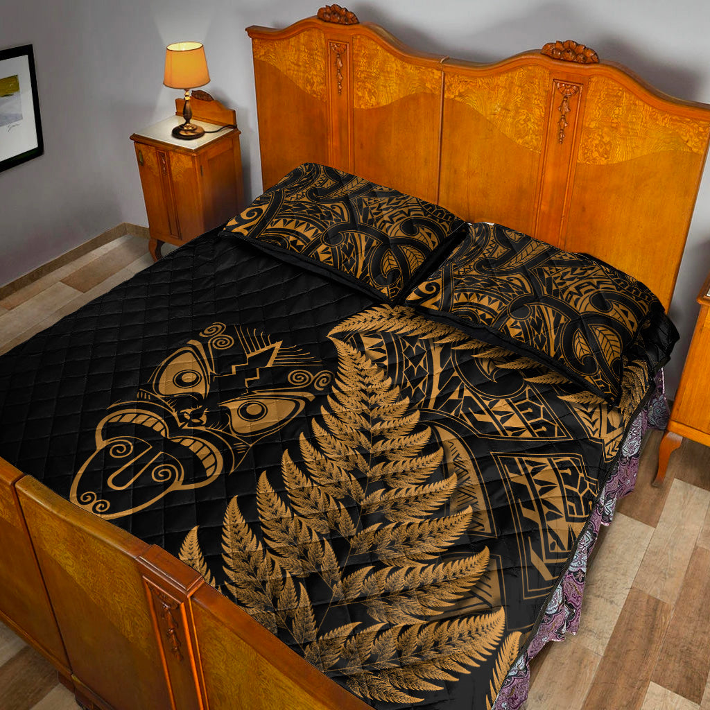 new-zealand-haka-rugby-maori-quilt-bed-set-silver-fern-vibes-gold