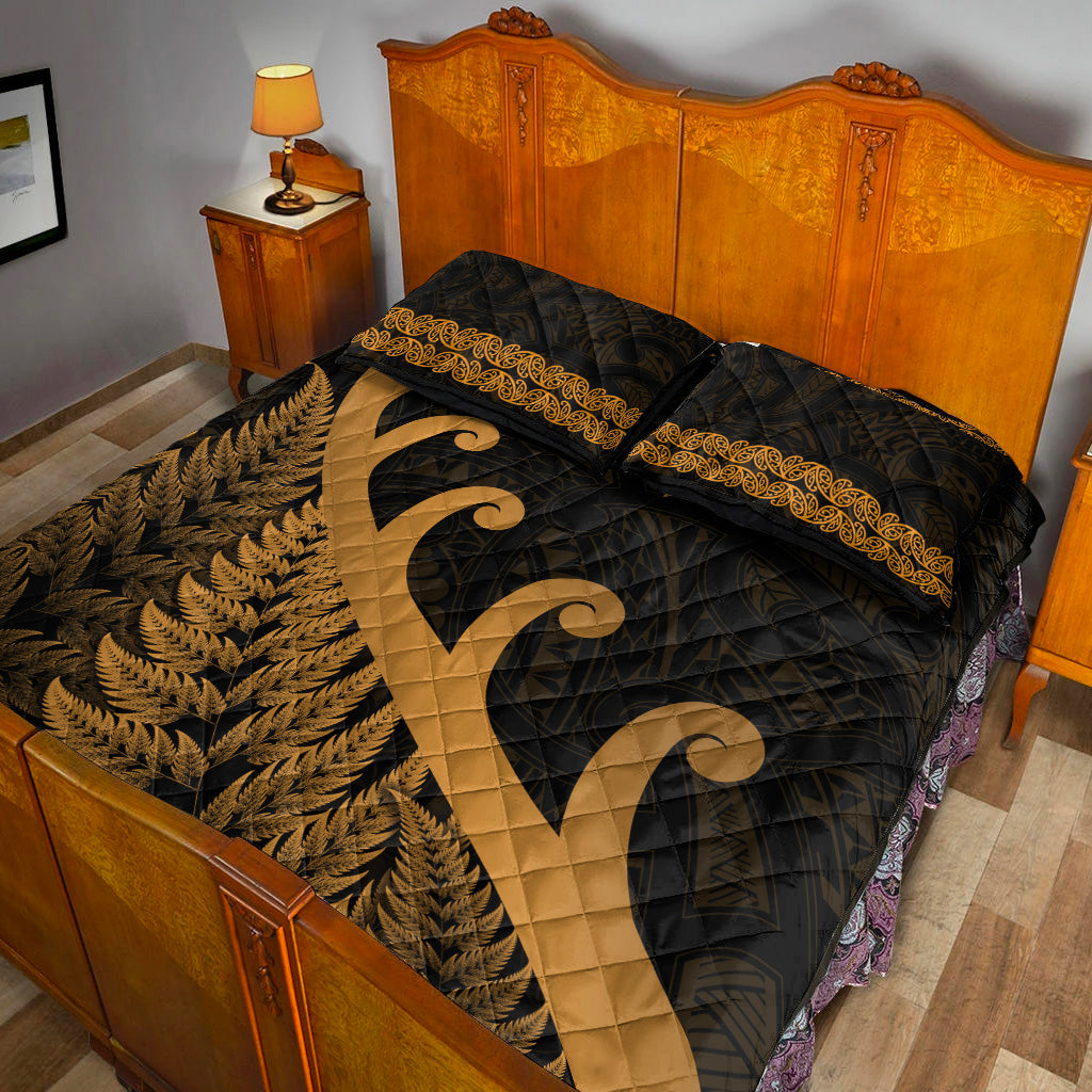 new-zealand-rugby-maori-quilt-bed-set-silver-fern-koru-vibes-gold