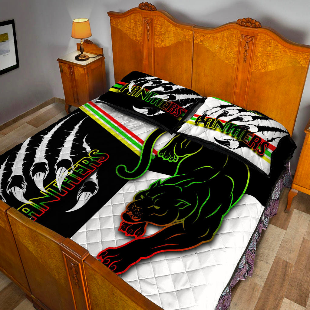 panthers-quilt-bed-set-claws-half-black-white-style