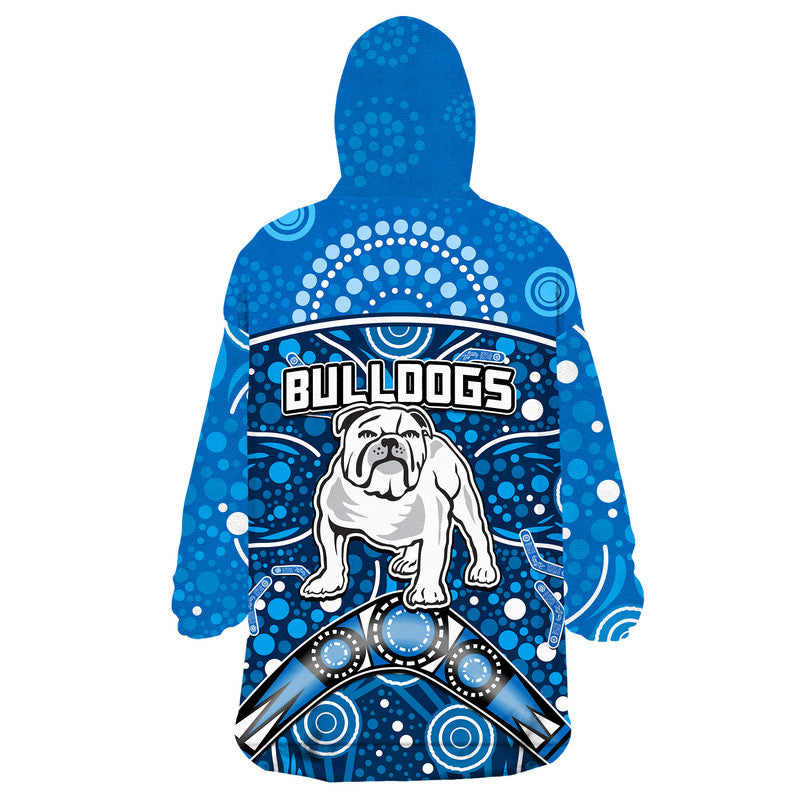 bulldogs-rugby-wearable-blanket-hoodie-boomerang-indigenous-dots