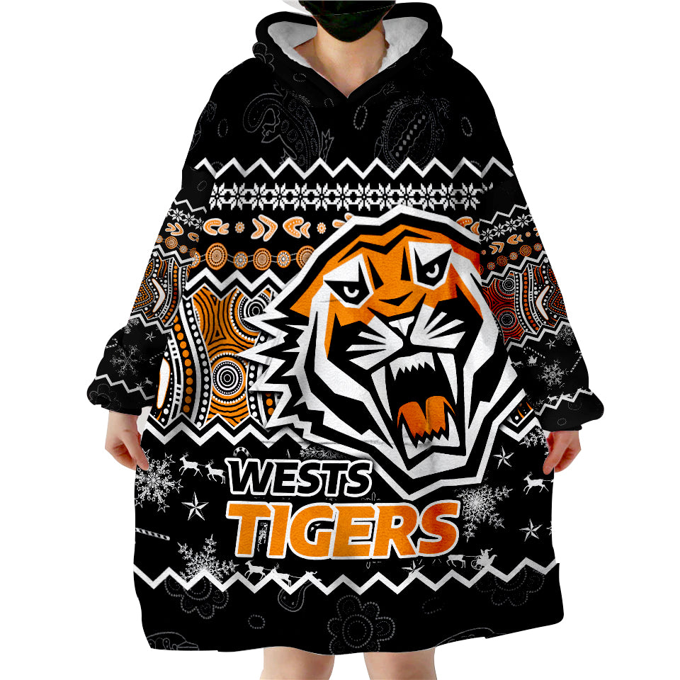 custom-personalised-wests-tigers-aboriginal-christmas-vibe-black-version-wearable-blanket-hoodie