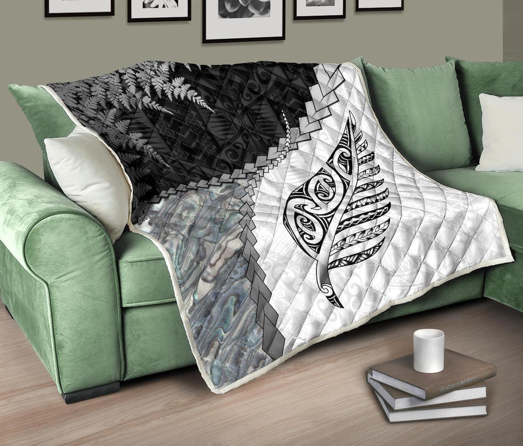 paua-shell-maori-silver-fern-quilt-white