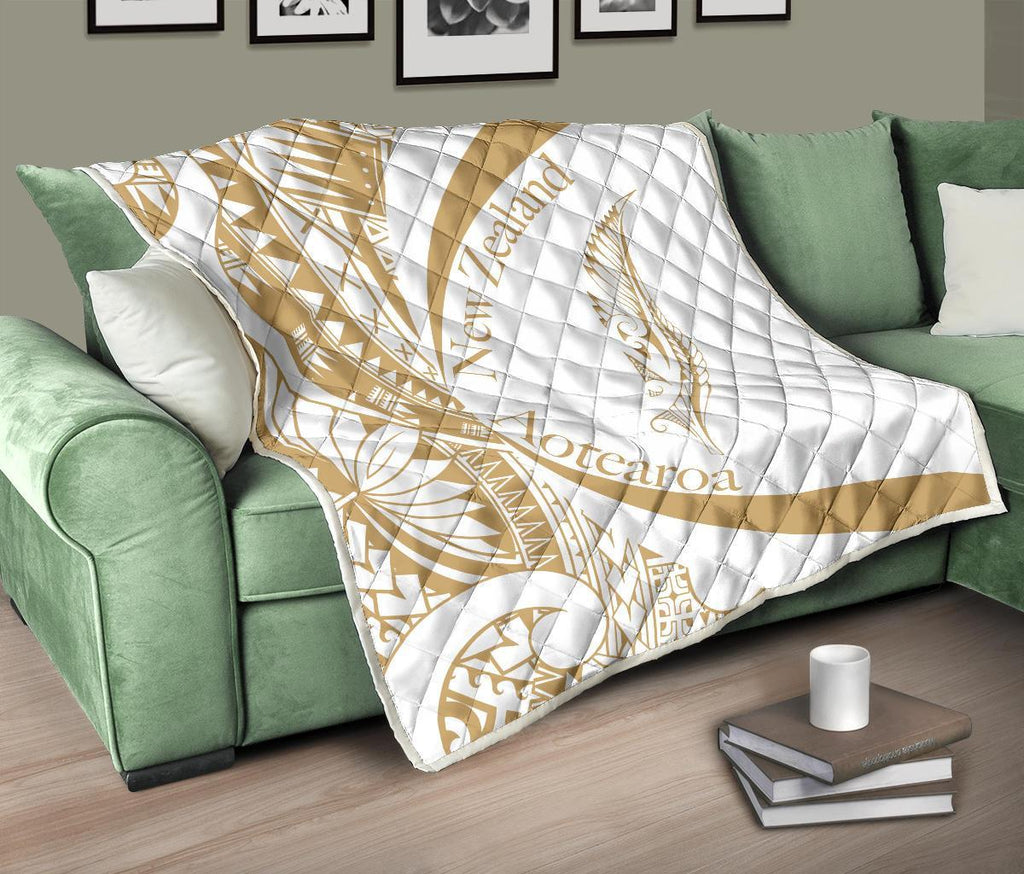 new-zealand-silver-fern-premium-quilt-maori-tattoo-circle-style-white