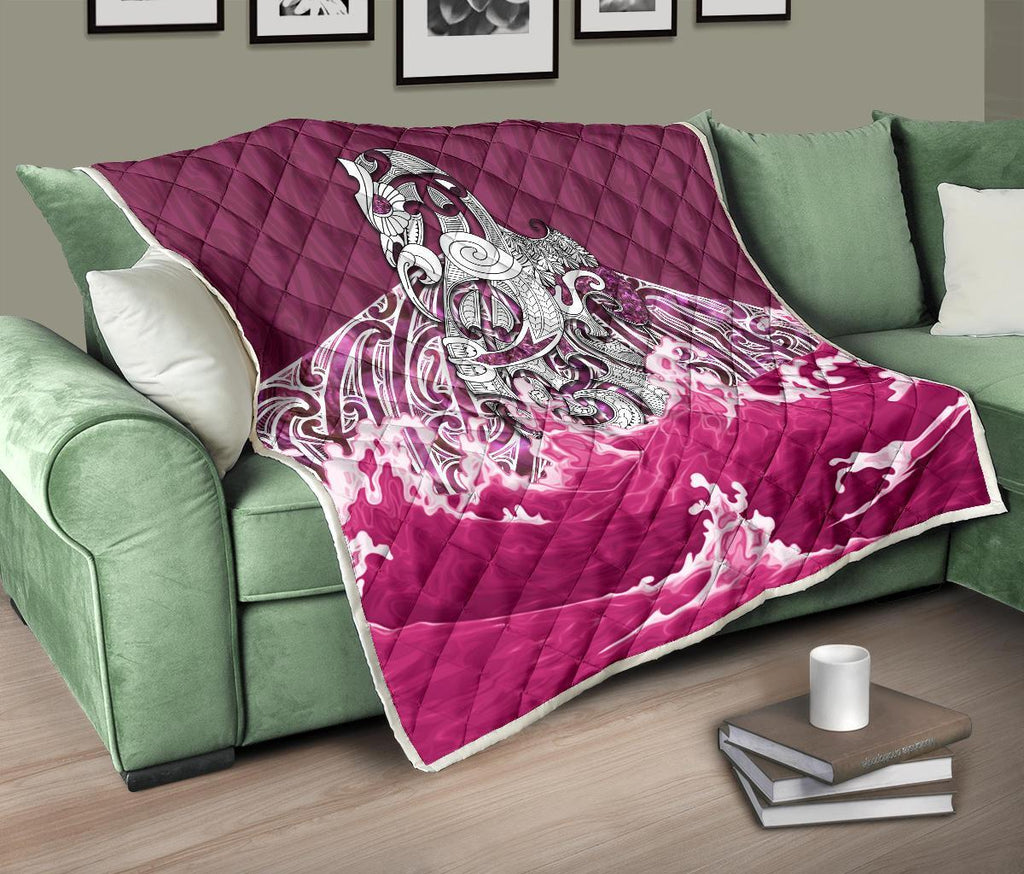maori-manaia-the-blue-sea-premium-quilt-pink