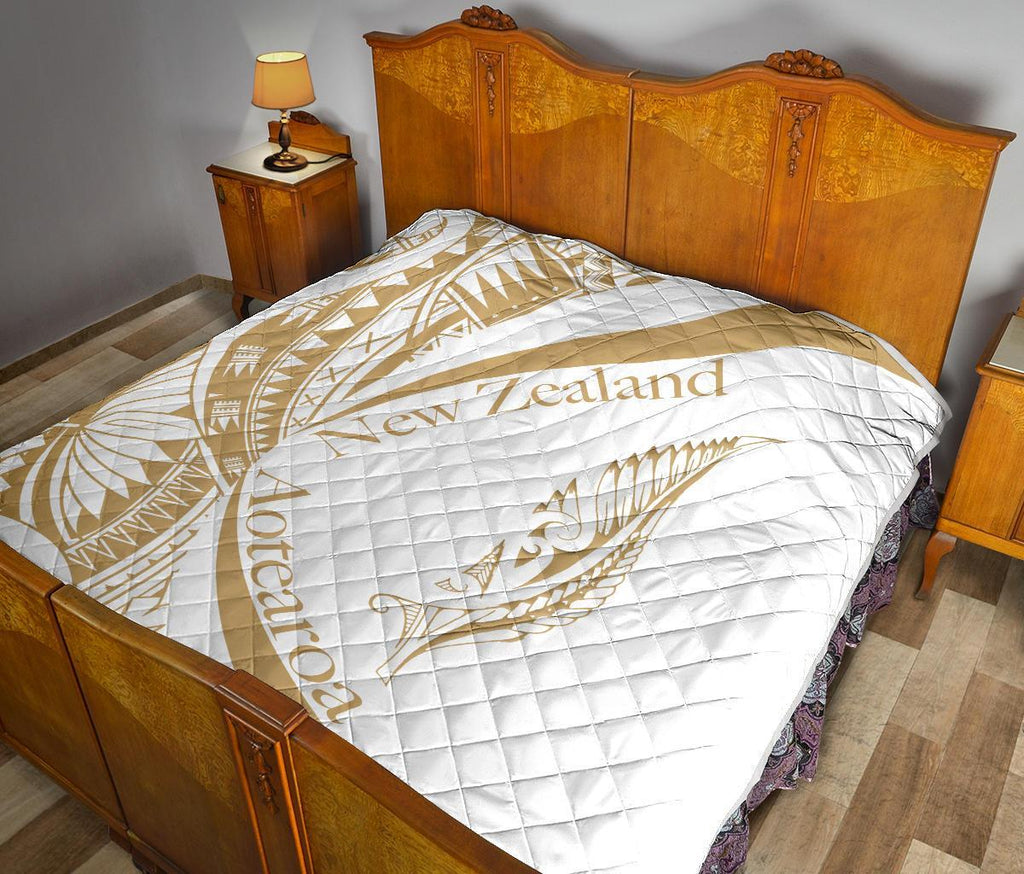 new-zealand-silver-fern-premium-quilt-maori-tattoo-circle-style-white