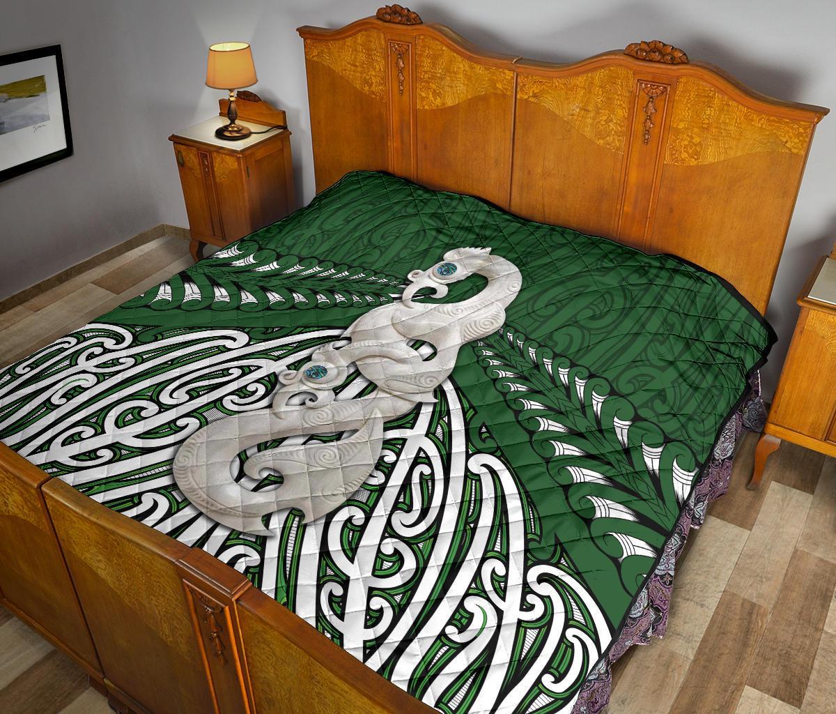 maori-moko-tattoo-premium-quilt-manaia-pounamu