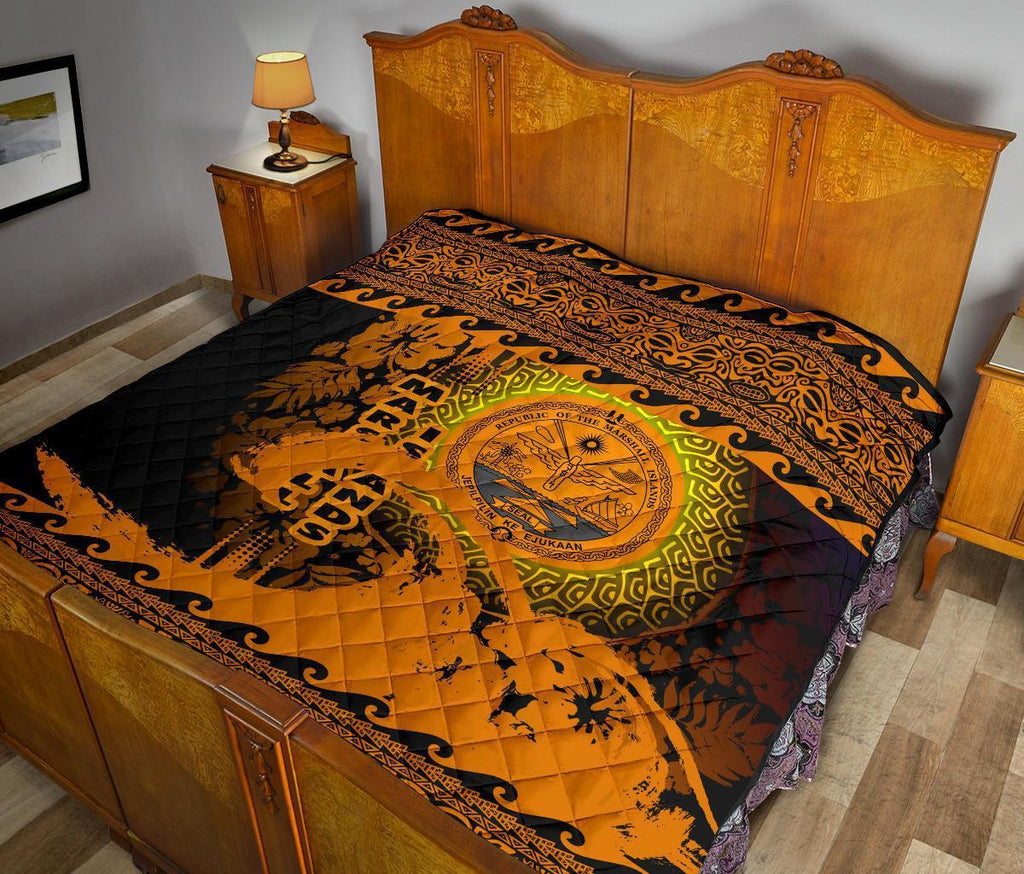 marshall-island-quilt-wave-gold-design